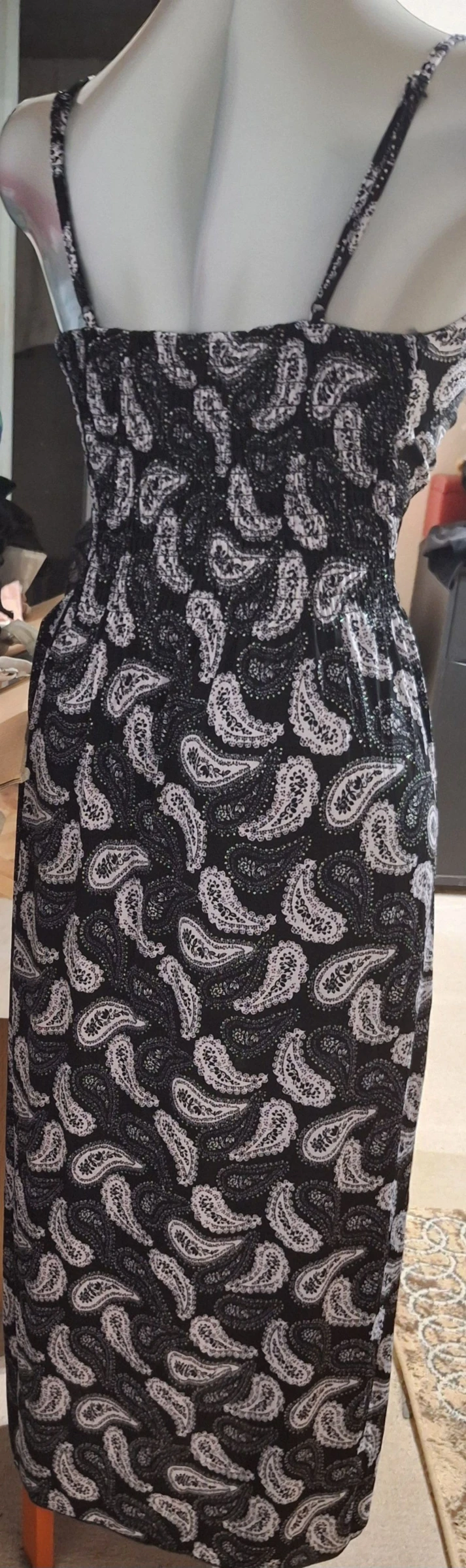 Vestido largo con escote ajustado – photo 4